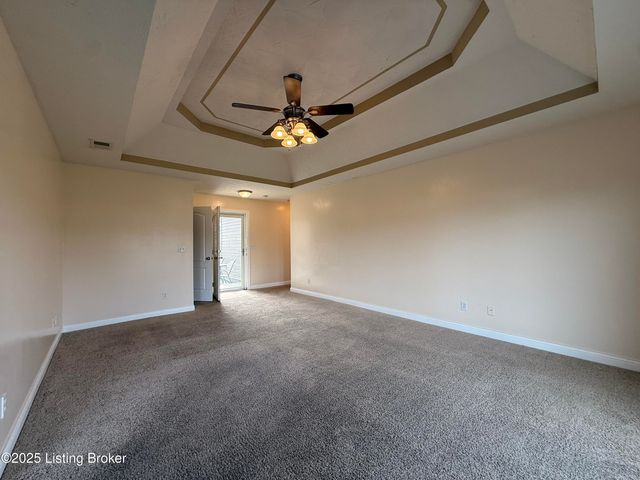 121 Danbrook Ct, Radcliff, KY 40160