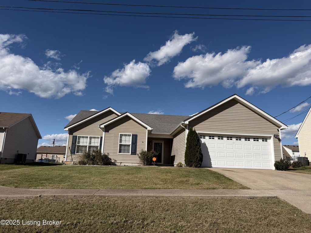 121 Danbrook Ct, Radcliff, KY 40160