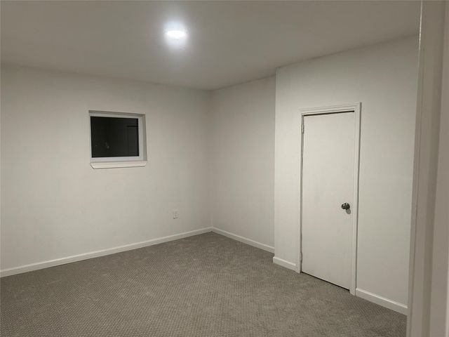 909 Jerry Mashek Drive, West, TX 76691