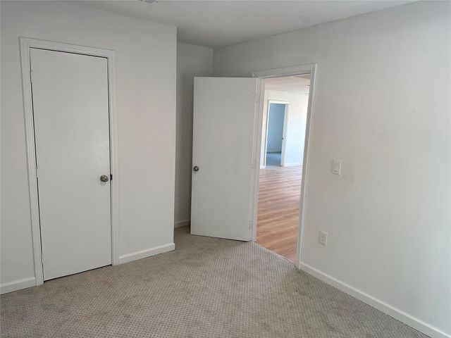 909 Jerry Mashek Drive, West, TX 76691