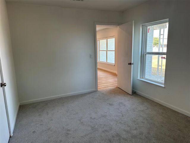 909 Jerry Mashek Drive, West, TX 76691