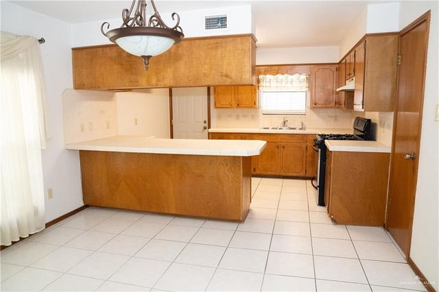 1013 Miracle Lane, Mission, TX 78572