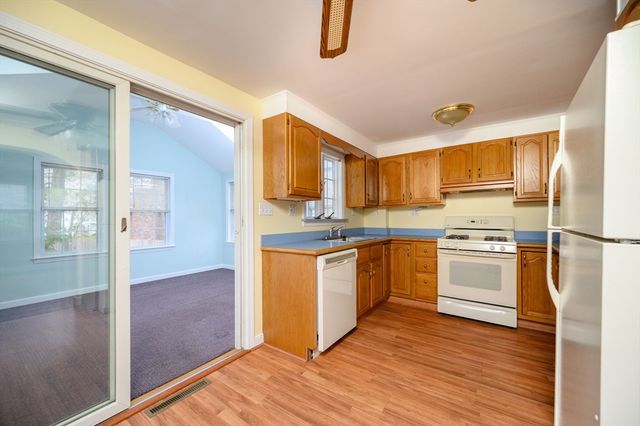 113 Ledgewood Rd, Dedham, MA 02026