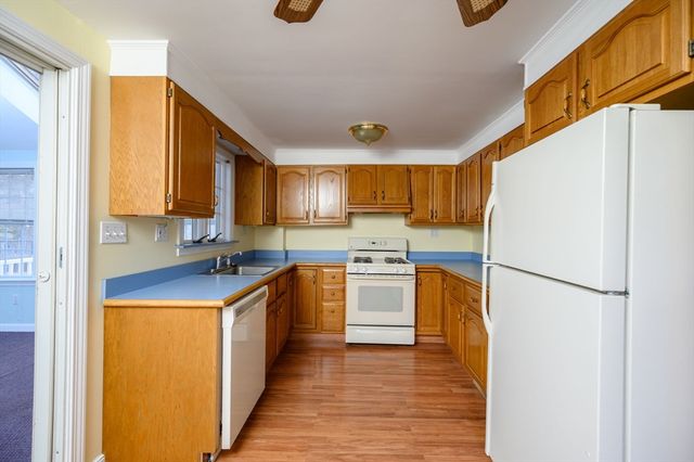 113 Ledgewood Rd, Dedham, MA 02026