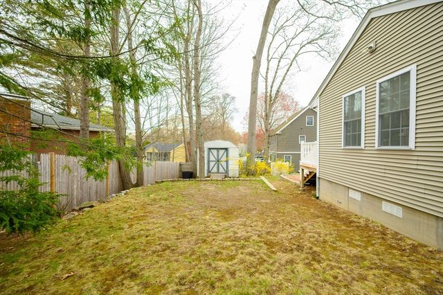 113 Ledgewood Rd, Dedham, MA 02026