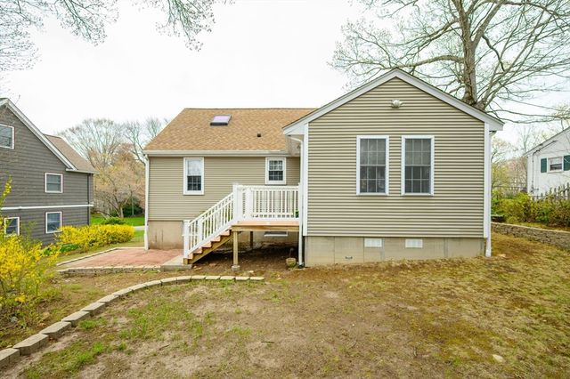 113 Ledgewood Rd, Dedham, MA 02026