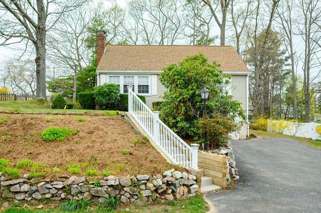 113 Ledgewood Rd, Dedham, MA 02026