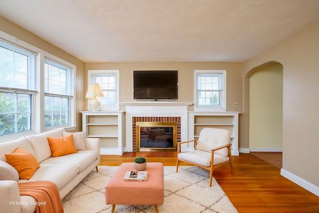 113 Ledgewood Rd, Dedham, MA 02026