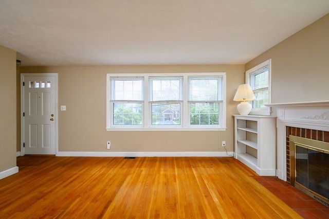 113 Ledgewood Rd, Dedham, MA 02026