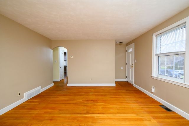 113 Ledgewood Rd, Dedham, MA 02026