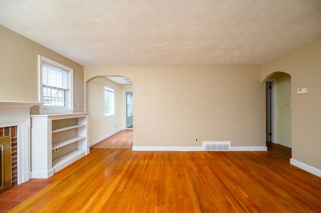 113 Ledgewood Rd, Dedham, MA 02026