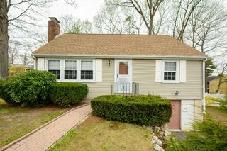 113 Ledgewood Rd, Dedham, MA 02026