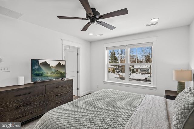 210 MEADOW DR, Haddonfield, NJ 08033