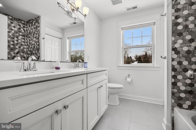 210 MEADOW DR, Haddonfield, NJ 08033