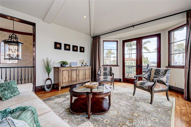 853 6th, Manhattan Beach, CA 90266