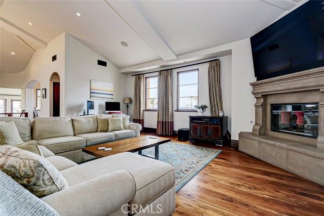 853 6th, Manhattan Beach, CA 90266