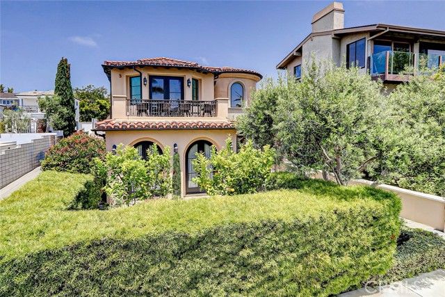 853 6th, Manhattan Beach, CA 90266