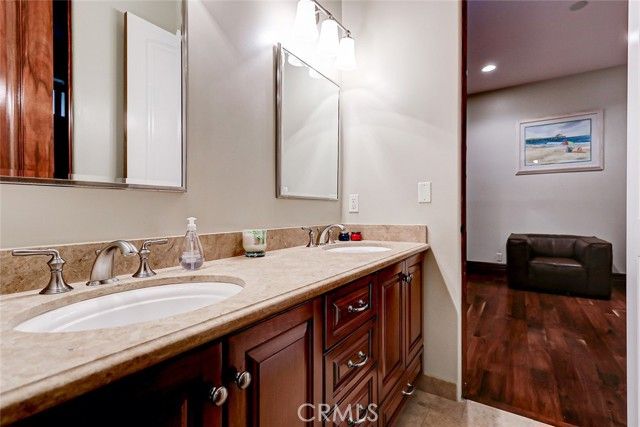 853 6th, Manhattan Beach, CA 90266