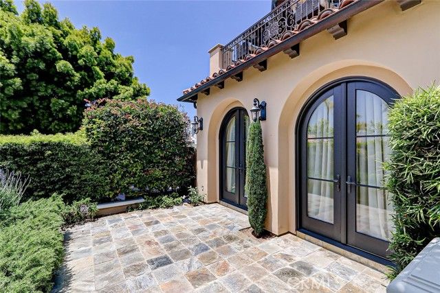 853 6th, Manhattan Beach, CA 90266