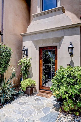 853 6th, Manhattan Beach, CA 90266