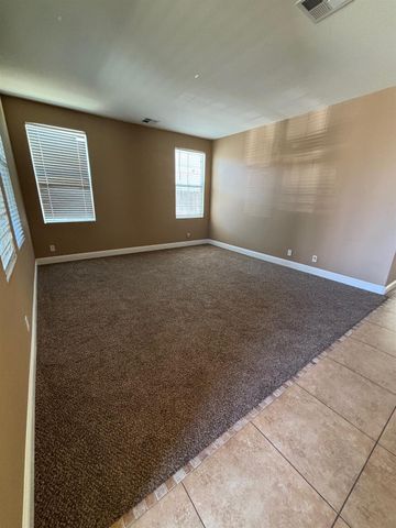 2385 S Creekside Dr, Los Banos, CA 93635