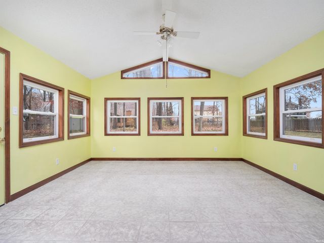 9324 Saraatoga Road, Fort Wayne, IN 46804