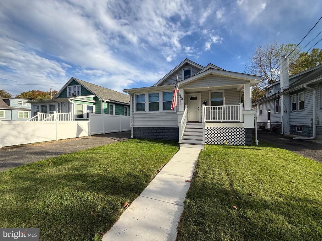 560 SALEM AVE, WOODBURY, NJ 08096 — exterior