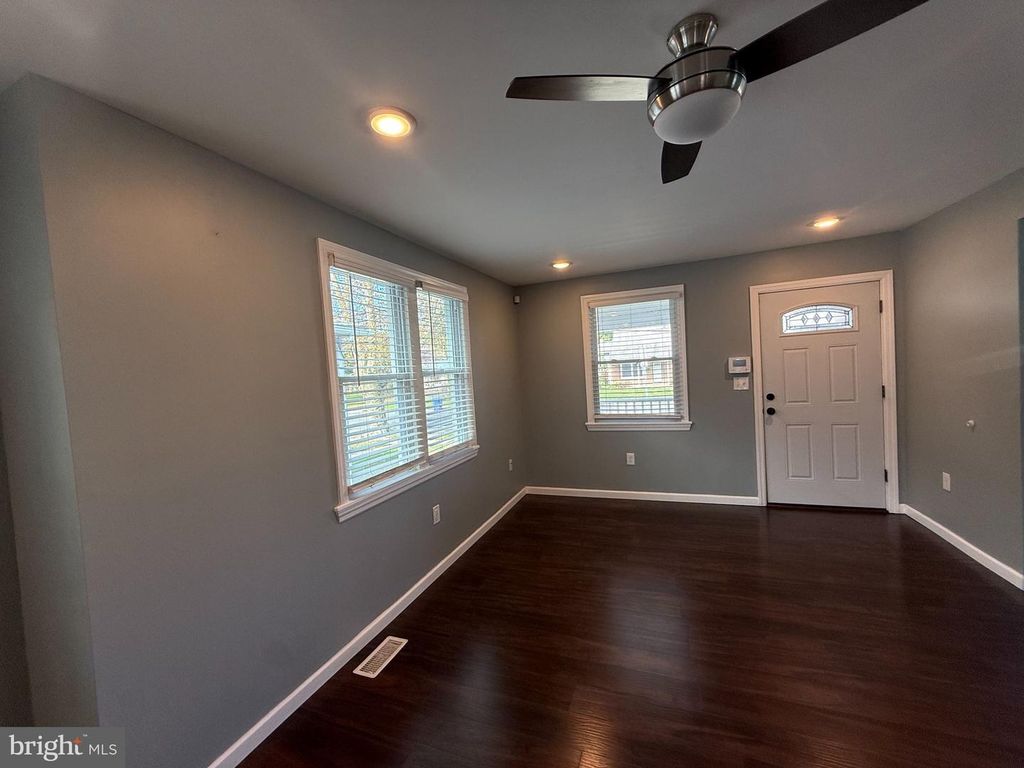 560 SALEM AVE, WOODBURY, NJ 08096 — photo 2