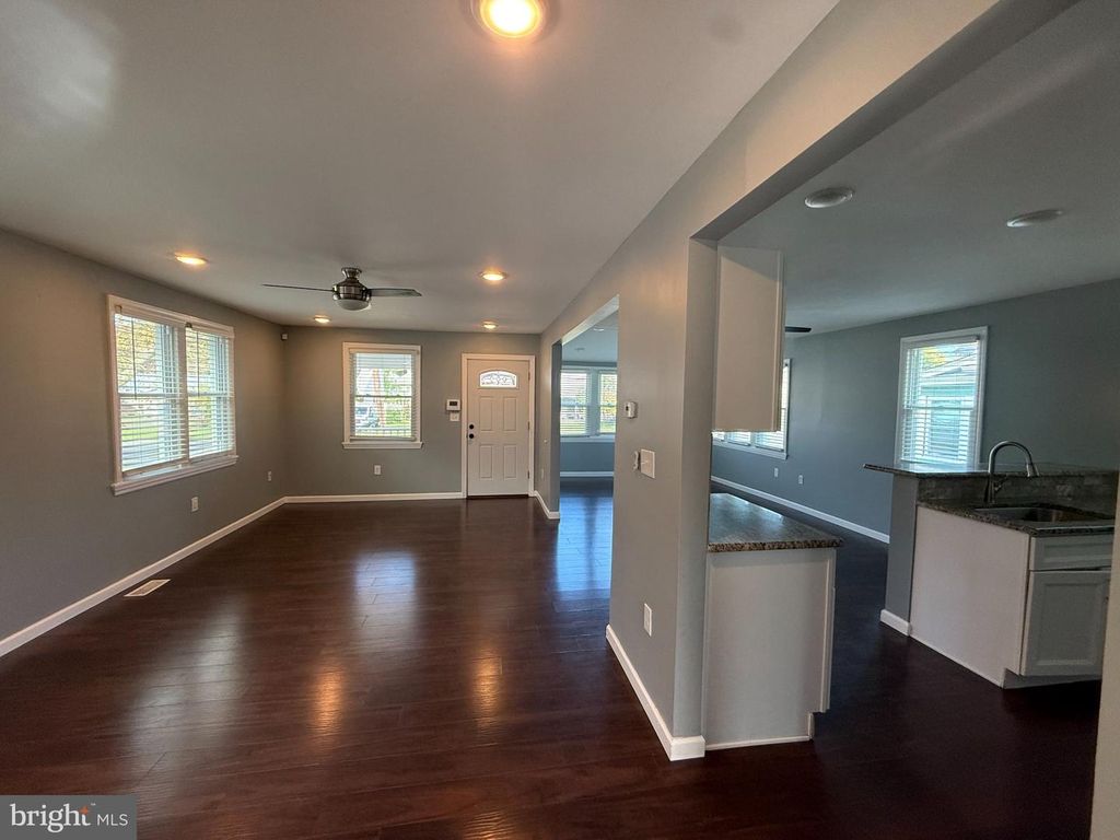 560 SALEM AVE, WOODBURY, NJ 08096 — photo 4