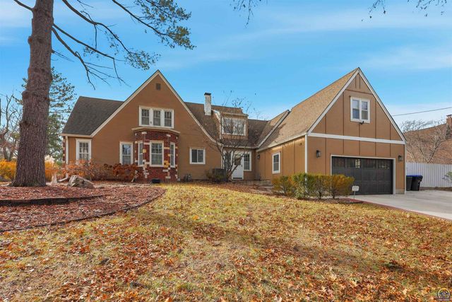 1303 SW Pembroke LN, Topeka, KS 66604