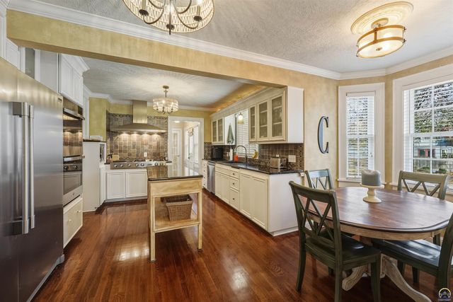 1303 SW Pembroke LN, Topeka, KS 66604