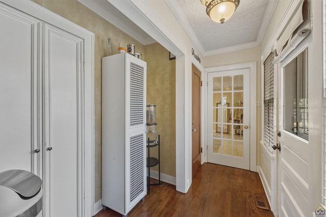 1303 SW Pembroke LN, Topeka, KS 66604