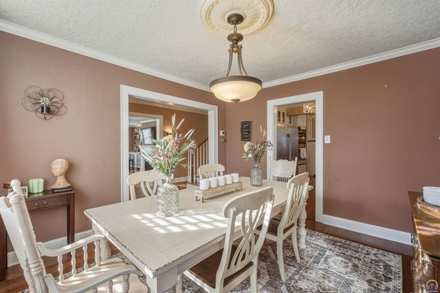 1303 SW Pembroke LN, Topeka, KS 66604