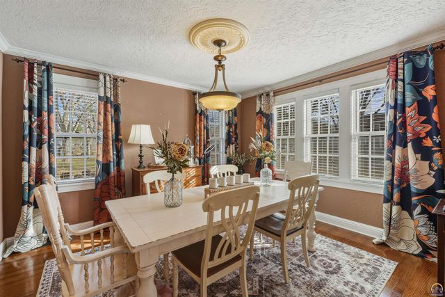 1303 SW Pembroke LN, Topeka, KS 66604