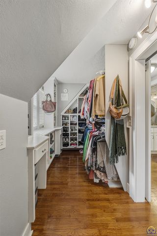 1303 SW Pembroke LN, Topeka, KS 66604