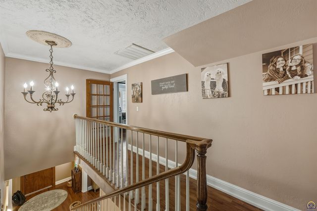 1303 SW Pembroke LN, Topeka, KS 66604