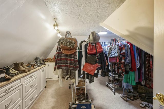 1303 SW Pembroke LN, Topeka, KS 66604