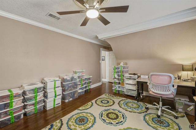 1303 SW Pembroke LN, Topeka, KS 66604