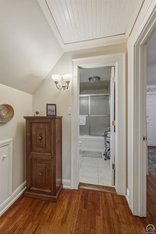 1303 SW Pembroke LN, Topeka, KS 66604