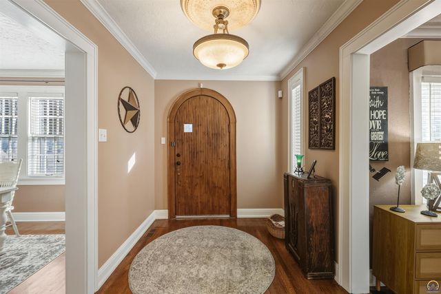 1303 SW Pembroke LN, Topeka, KS 66604