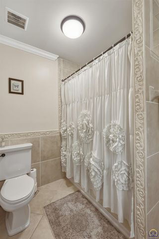 1303 SW Pembroke LN, Topeka, KS 66604