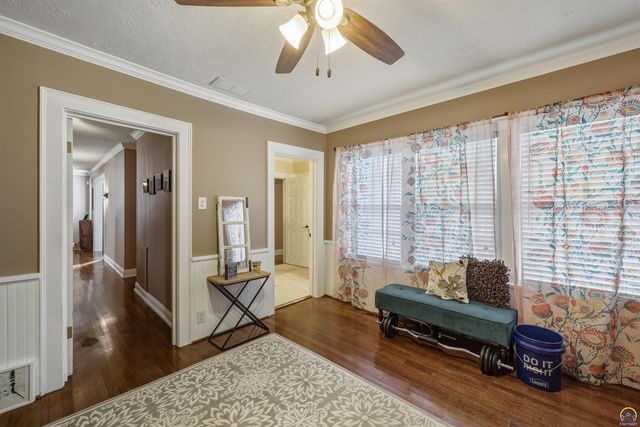 1303 SW Pembroke LN, Topeka, KS 66604