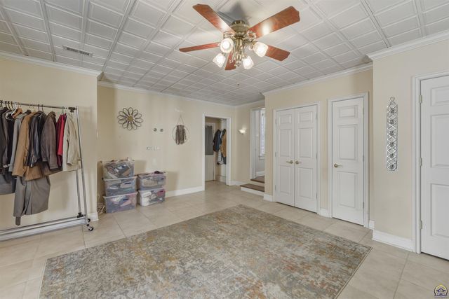 1303 SW Pembroke LN, Topeka, KS 66604