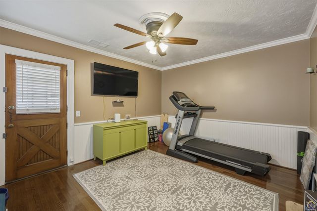 1303 SW Pembroke LN, Topeka, KS 66604