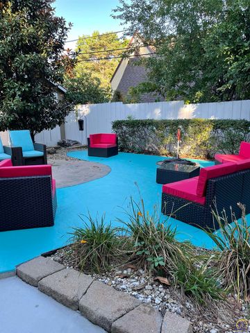 1303 SW Pembroke LN, Topeka, KS 66604