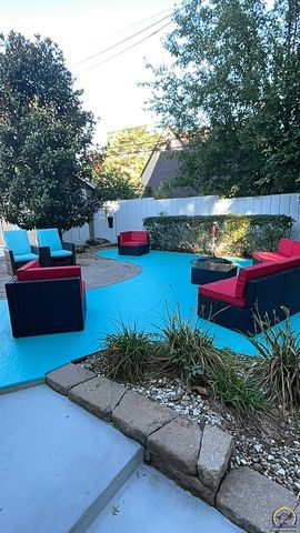 1303 SW Pembroke LN, Topeka, KS 66604