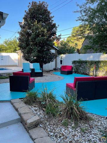 1303 SW Pembroke LN, Topeka, KS 66604