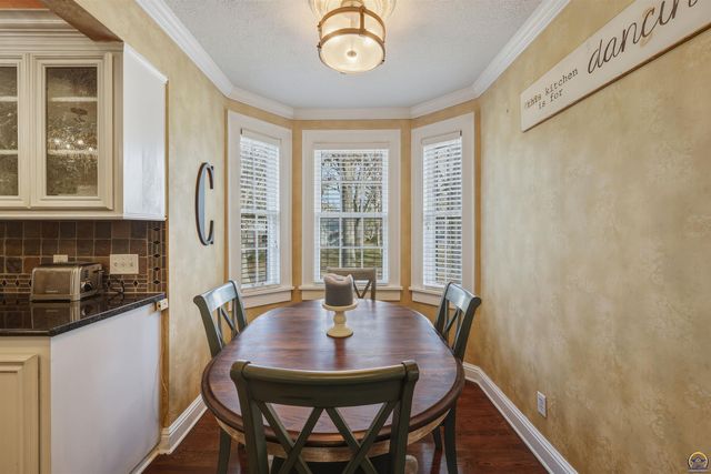 1303 SW Pembroke LN, Topeka, KS 66604