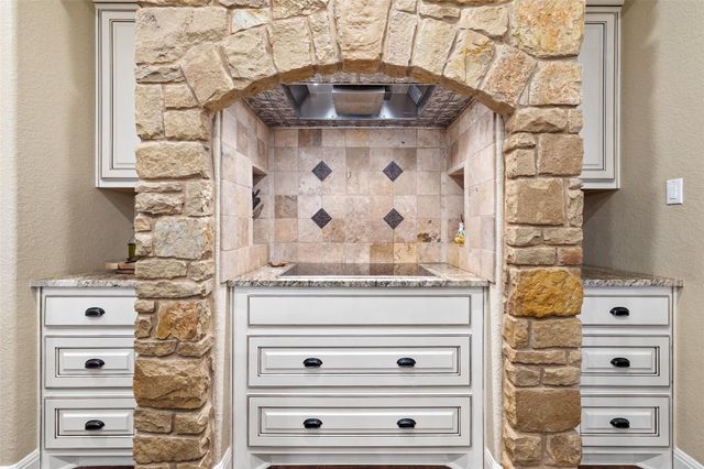 348 Carlson CIR, Buchanan Dam, TX 78609