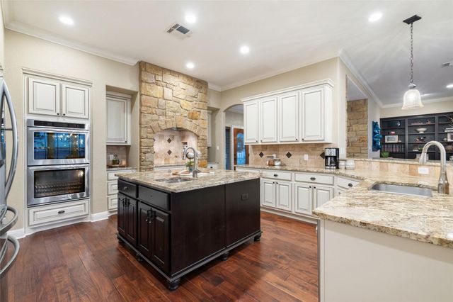 348 Carlson CIR, Buchanan Dam, TX 78609